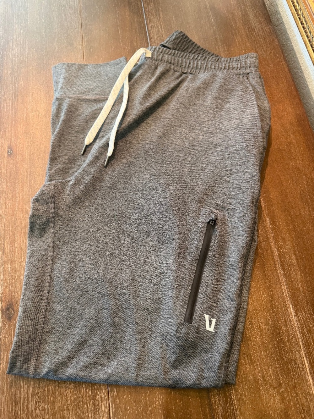 Vuori Mens Sunday Performance Joggers Hiking Gym Stretch Gym Casual Grey Large